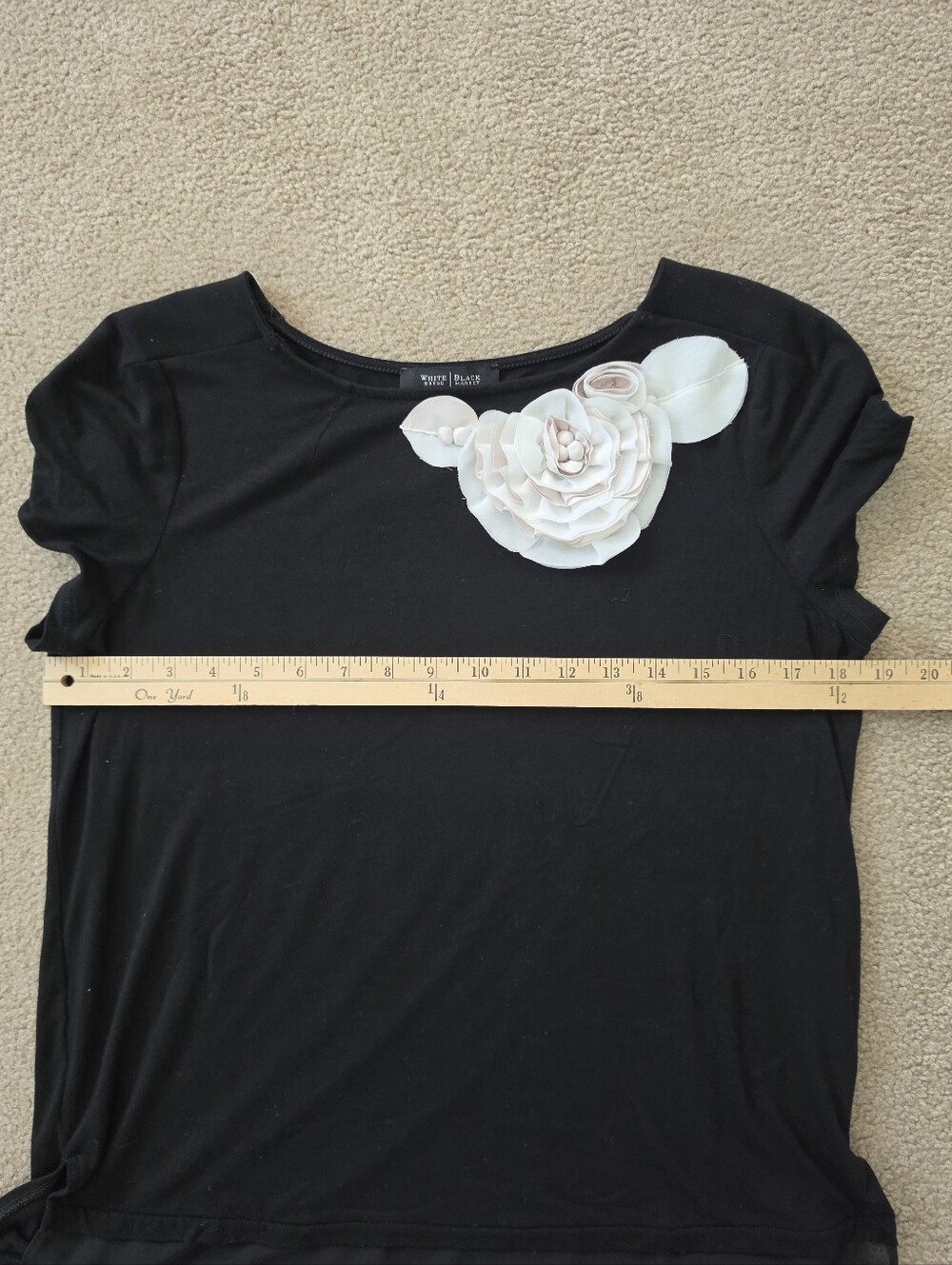 White House Black Market 3D Floral Embellished Tee Size M - Picture 5 of 10